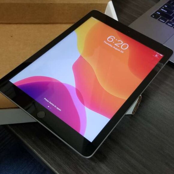 Apple iPad 5 32GB 9.7" WiFi+SIM Unlocked!! Very good!! - Picture 3 of 4